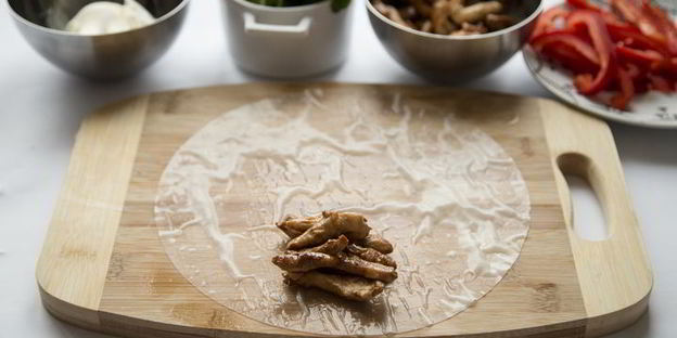 спринг-роллы с курицей