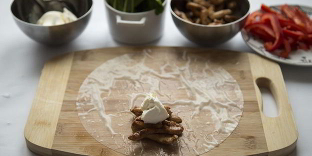 спринг-роллы с курицей