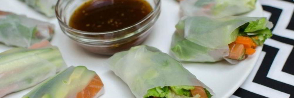Спринг-роллы с лососем