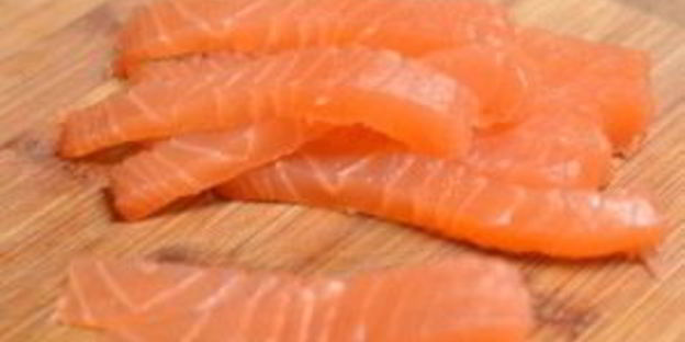 спринг-роллы с лососем