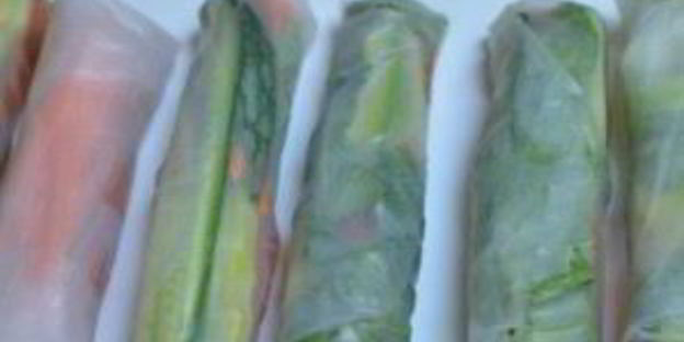 спринг-роллы с лососем