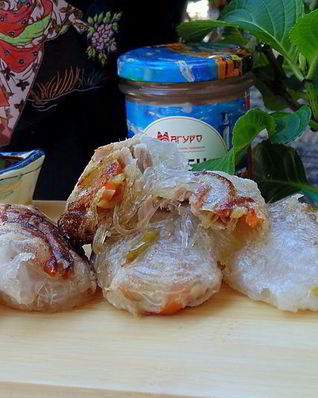 Весенние роллы с тунцом