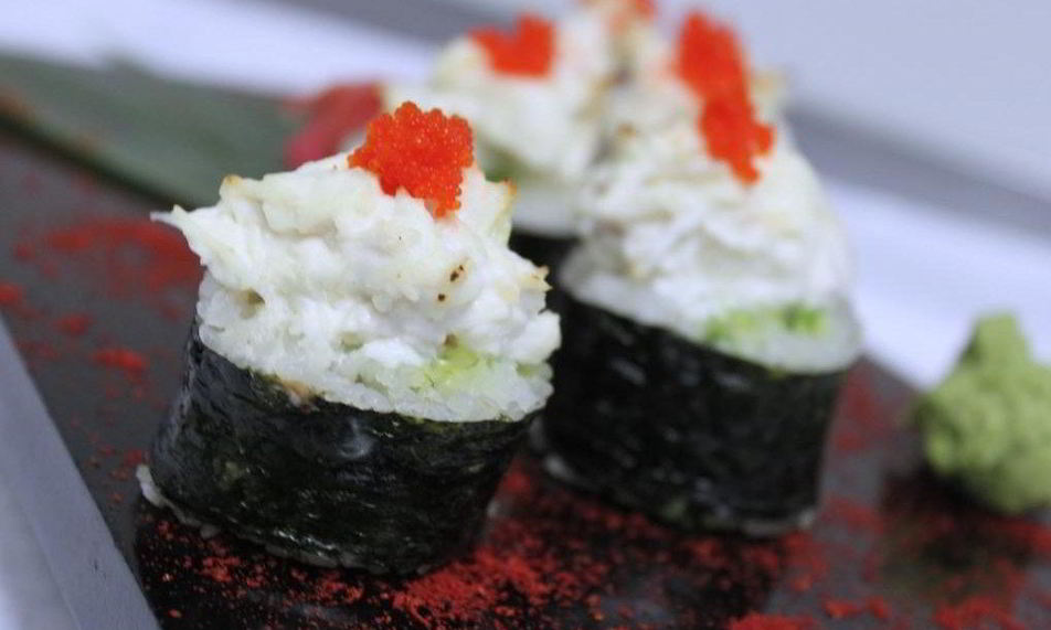 Рецепт запеченного ролла с крабом и авокадо