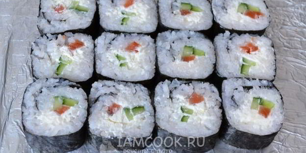 запеченные роллы с лососем
