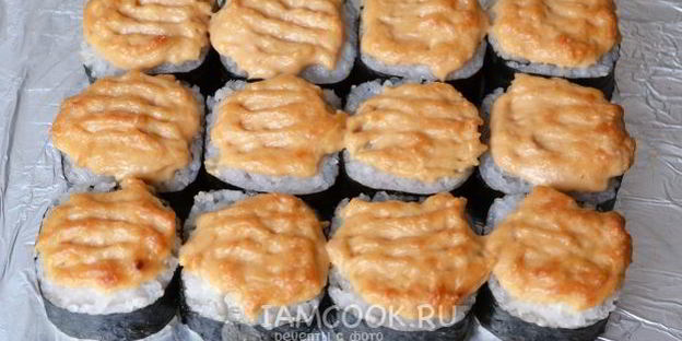 запеченные роллы с лососем