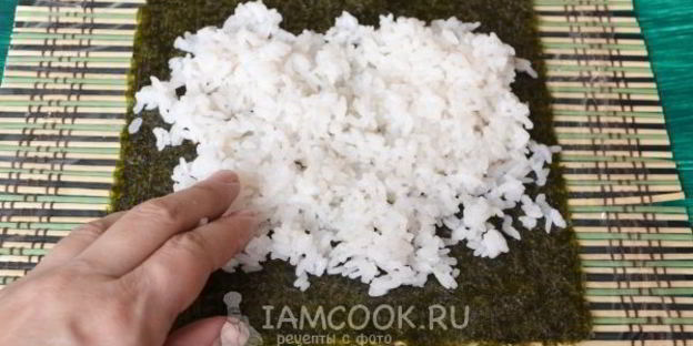 запеченные роллы с лососем