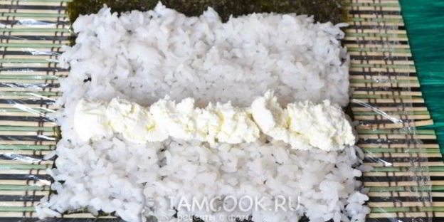 запеченные роллы с лососем