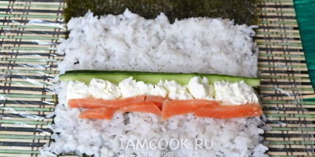запеченные роллы с лососем