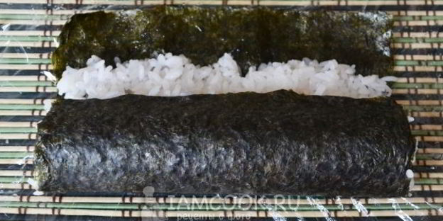 запеченные роллы с лососем