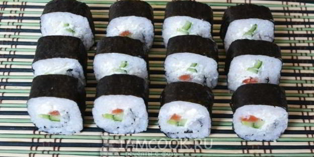 запеченные роллы с лососем