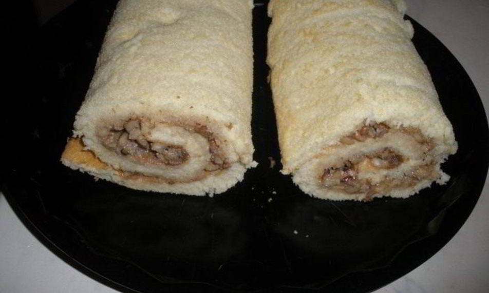 Рецепт бисквитного рулета с орехами