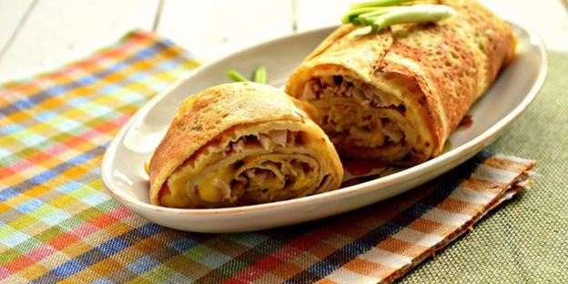 блинный рулет с курицей и сыром