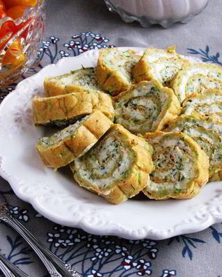 Кабачковый рулет с творожной начинкой