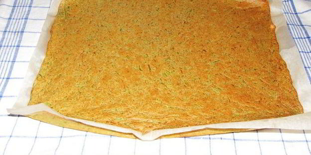 кабачковый рулет с творожной начинкой