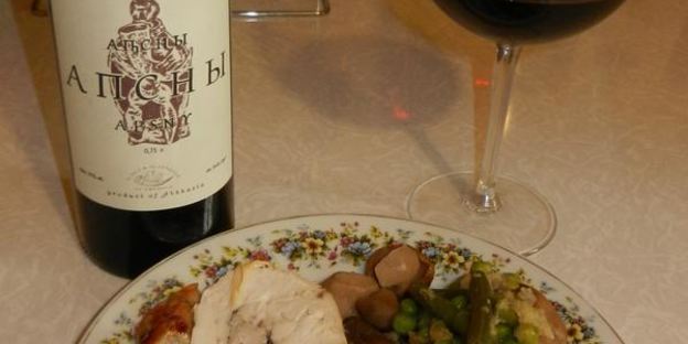 куриный рулет с белыми грибами и овощами