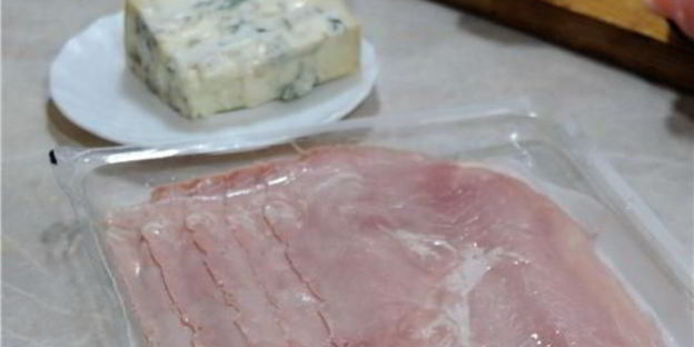 куриный рулет с горгонзолой