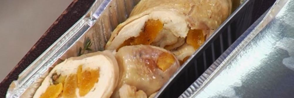 Куриный рулет с курагой и тимьяном