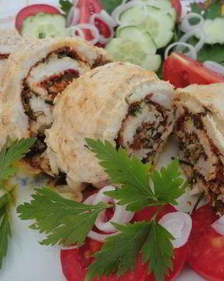 Куриный рулет с паприкой