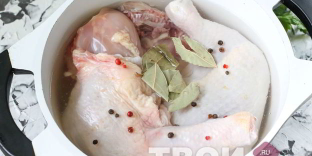 куриный рулет в бутылке