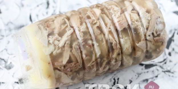 куриный рулет в бутылке