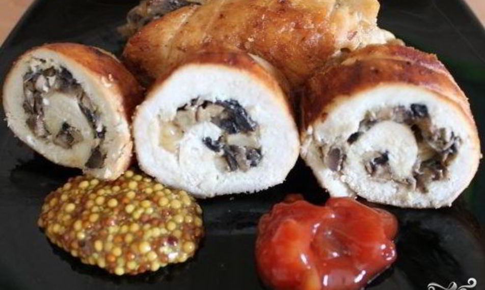 Рецепт куриных рулетиков с грибами и сыром