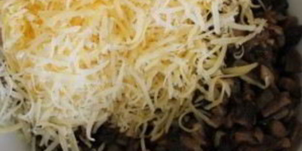 куриные рулетики с грибами и сыром