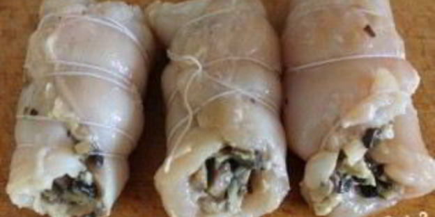куриные рулетики с грибами и сыром
