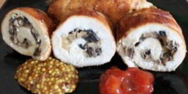 куриные рулетики с грибами и сыром