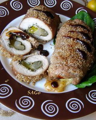 Куриные рулетики с грушей и кунжутом в пряном соусе Восточный экспресс