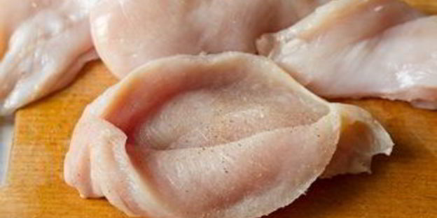 куриные рулетики с полентой и сливочным базиликовым соусом