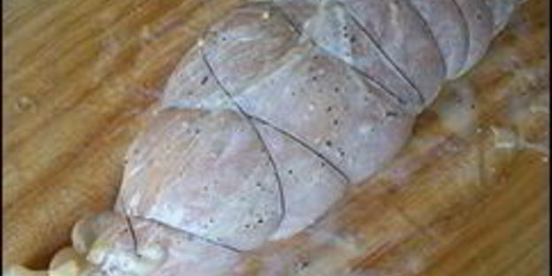 куриные рулетики с сырной начинкой запеченные с картошкой под сливочным соусом