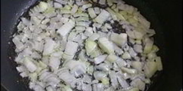 куриные рулетики с сырной начинкой запеченные с картошкой под сливочным соусом