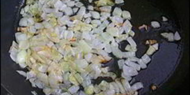 куриные рулетики с сырной начинкой запеченные с картошкой под сливочным соусом