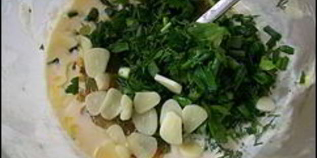 куриные рулетики с сырной начинкой запеченные с картошкой под сливочным соусом