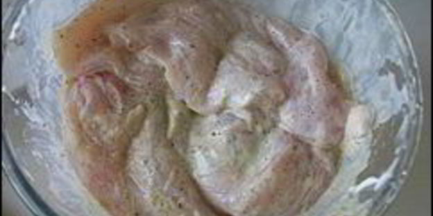 куриные рулетики с сырной начинкой запеченные с картошкой под сливочным соусом