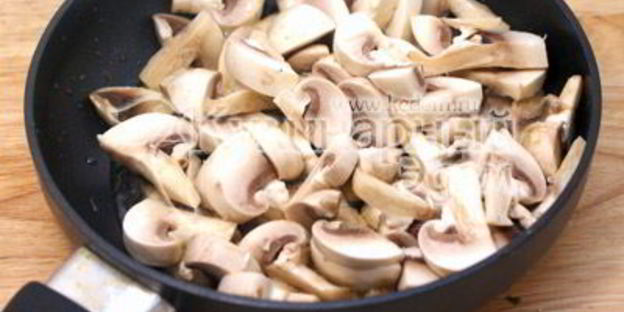 мясной рулет с грибами и сыром