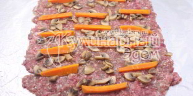 мясной рулет с грибами и сыром