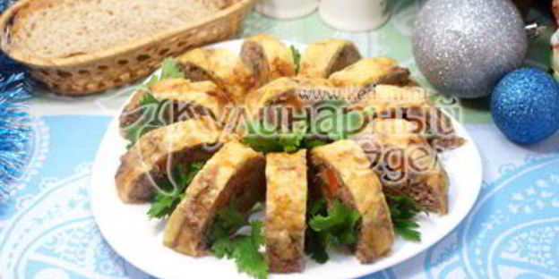 мясной рулет с грибами и сыром