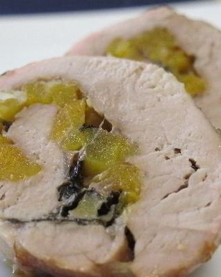 Мясной рулет с курагой