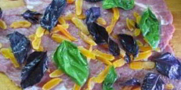 мясной рулет с курагой