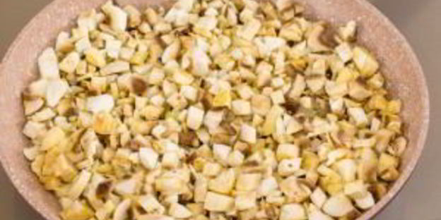 мясные рулетики с грибной начинкой