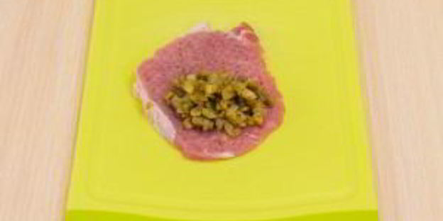 мясные рулетики с грибной начинкой