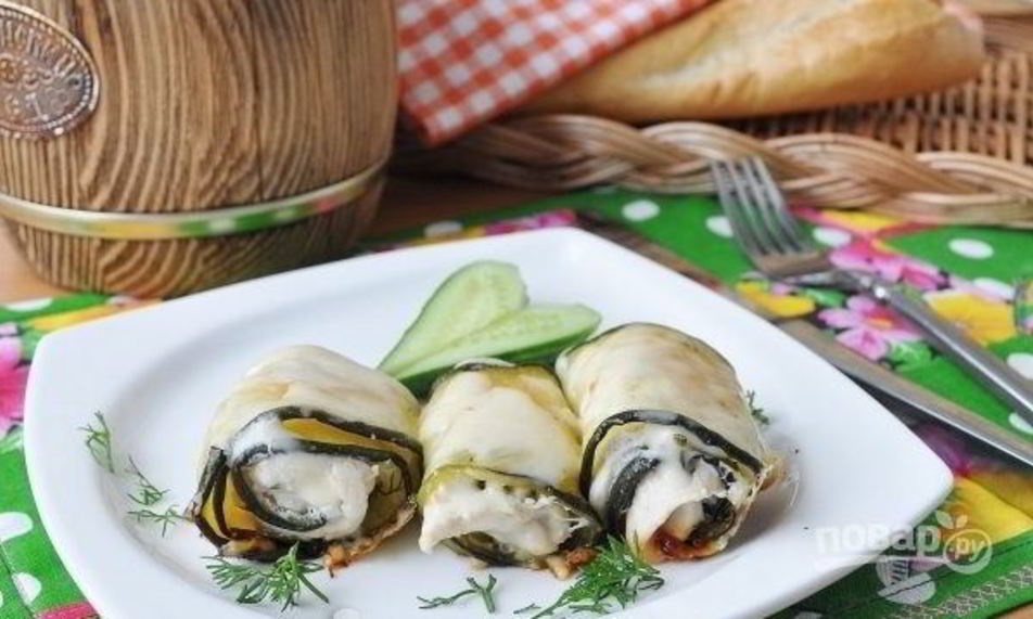Рецепт нежных рулетиков из кабачков с куриным филе