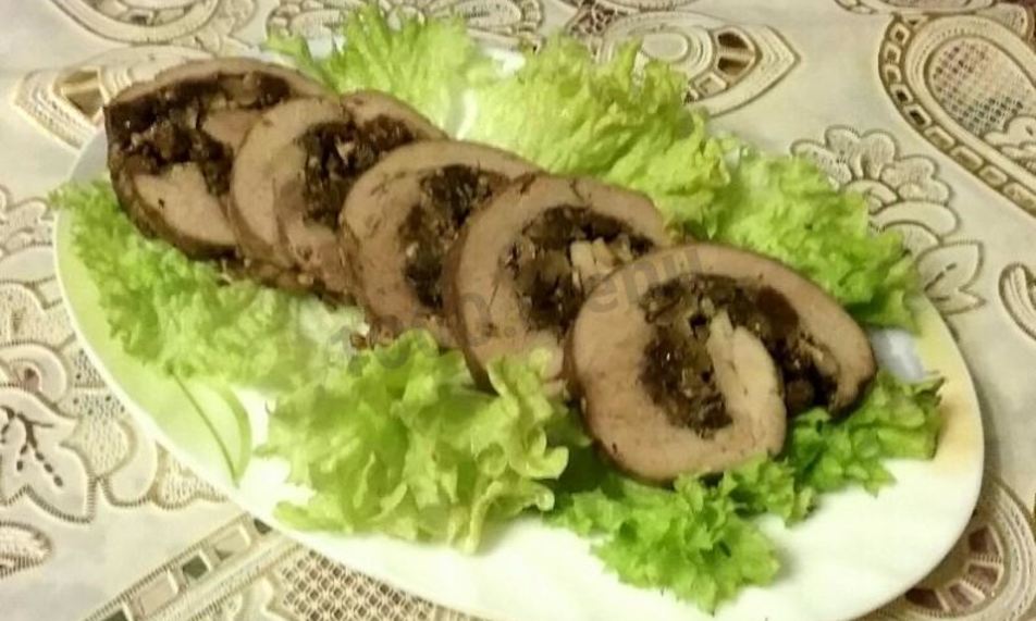 Рецепт рулета из бедра индейки с изюмом и орехами