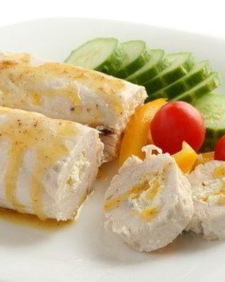 Рулет из индейки с творогом и перцем