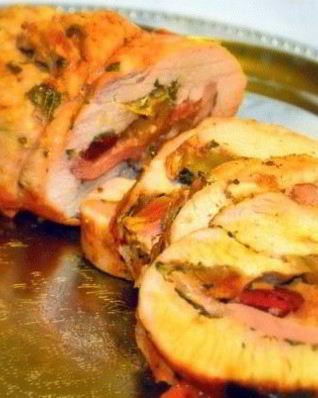 Рулет из индейки с яблоком