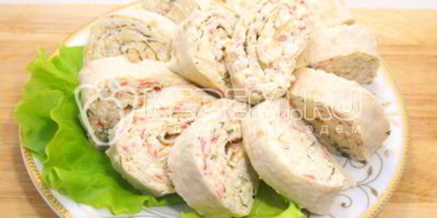 рулет из лаваша с крабовыми палочками