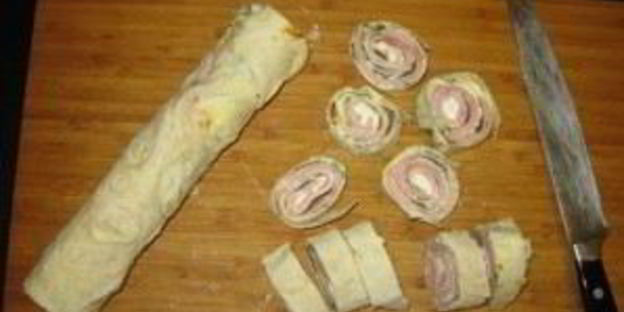 рулет из лаваша с ветчиной и сыром