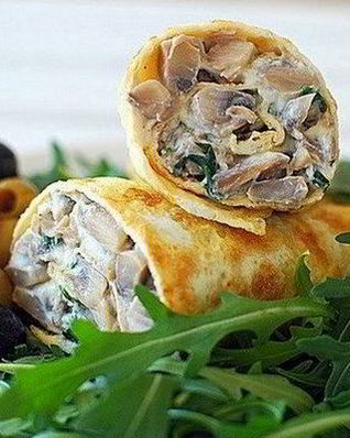 Рулет из омлета с грибами и сыром