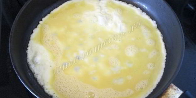 рулет из омлета с сыром